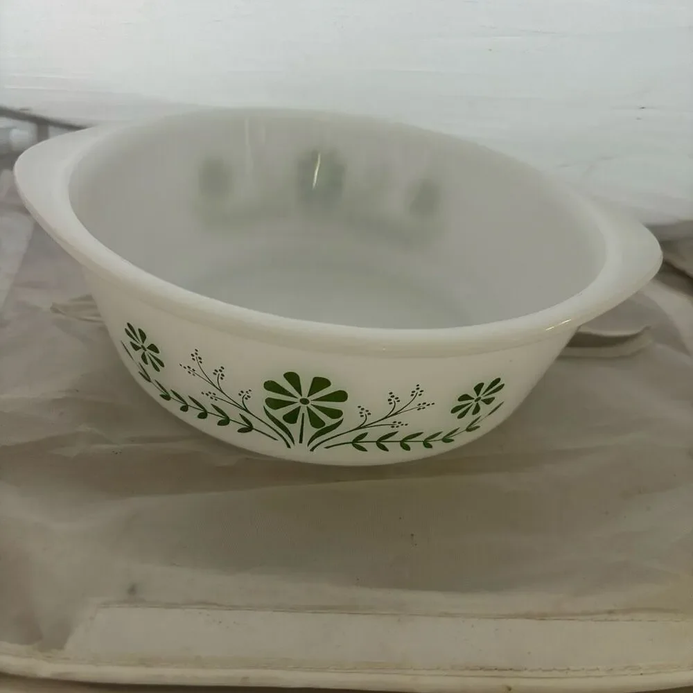Glasbake Green Daisy J514 Milk Glass 2 QT Casserole Dish 1970’s